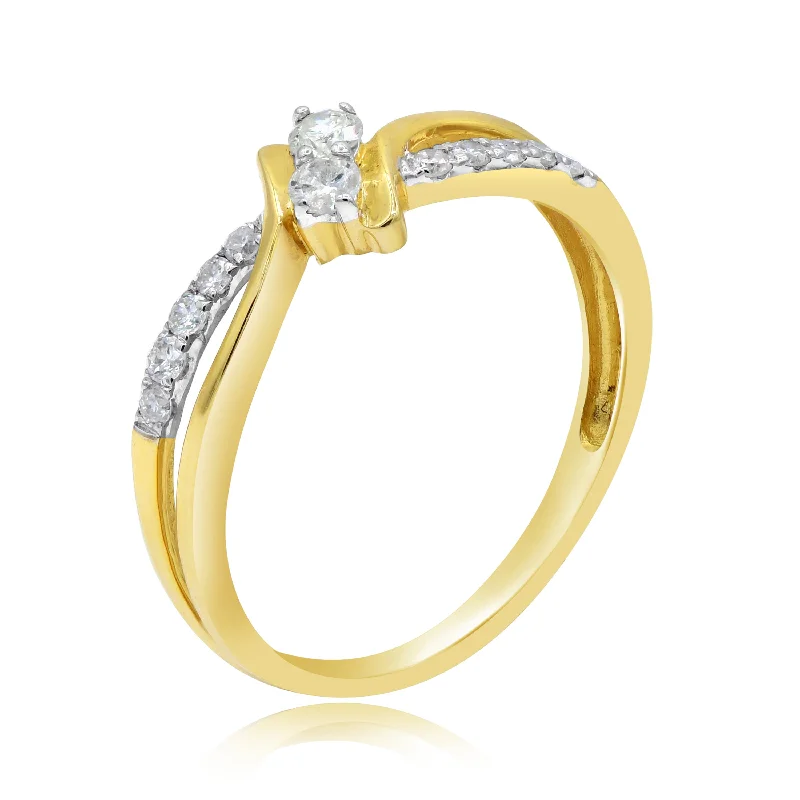 0.31ct Diamond Ring set in 14KT Yellow Gold / FRR2196F