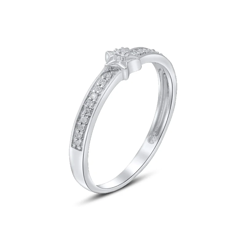 0.07ct Diamond Ring set in 14KT White Gold / FORR9371