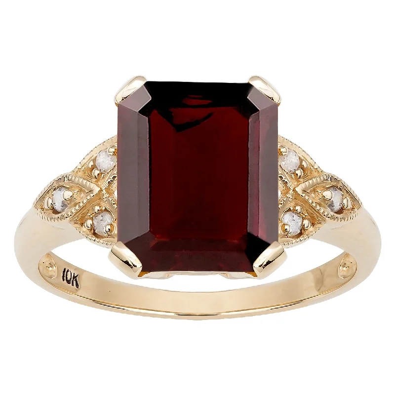 Viducci 10k Yellow Gold Vintage Style Genuine Garnet and Diamond Ring