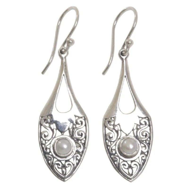 Handmade Catch the Moon Sterling Silver Cultured Pearl Earrings (Indonesia) - 2*0.6