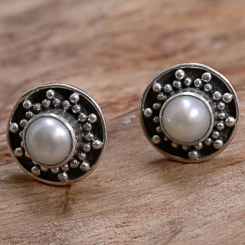 Handmade Sterling Silver 'Glowing White Happiness' Cultured Pearl Earrings (5 mm) (Indonesia) - 0.4*0.4