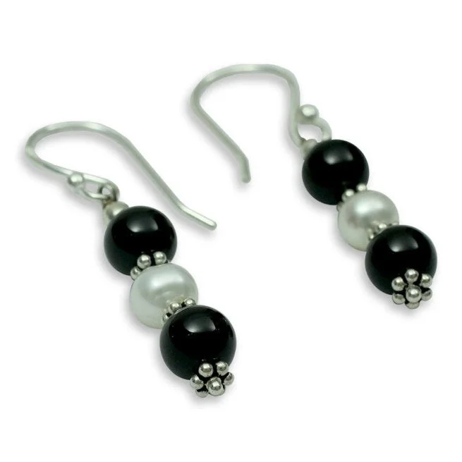 Handmade Sterling Silver 'Midnight Dreams' Onyx Pearl Earrings (5 mm) (India)