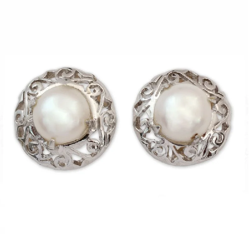 Handmade Sterling Silver 'Royal Reminiscence' Pearl Earrings (7 mm) (India)